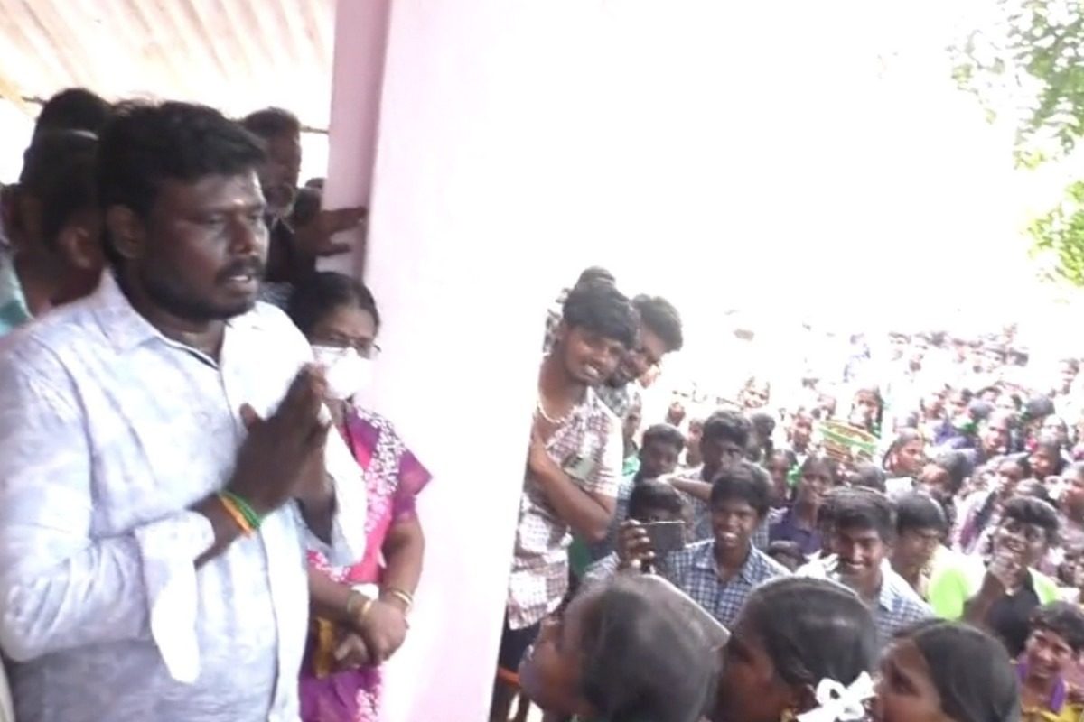 இந்த சம்பவம் காண்போரை நெகிழ்ச்சியடையச் செய்தது. அதன் பின்னர் பள்ளி வழக்கம் போல் செயல்படத் தொடங்கியது.