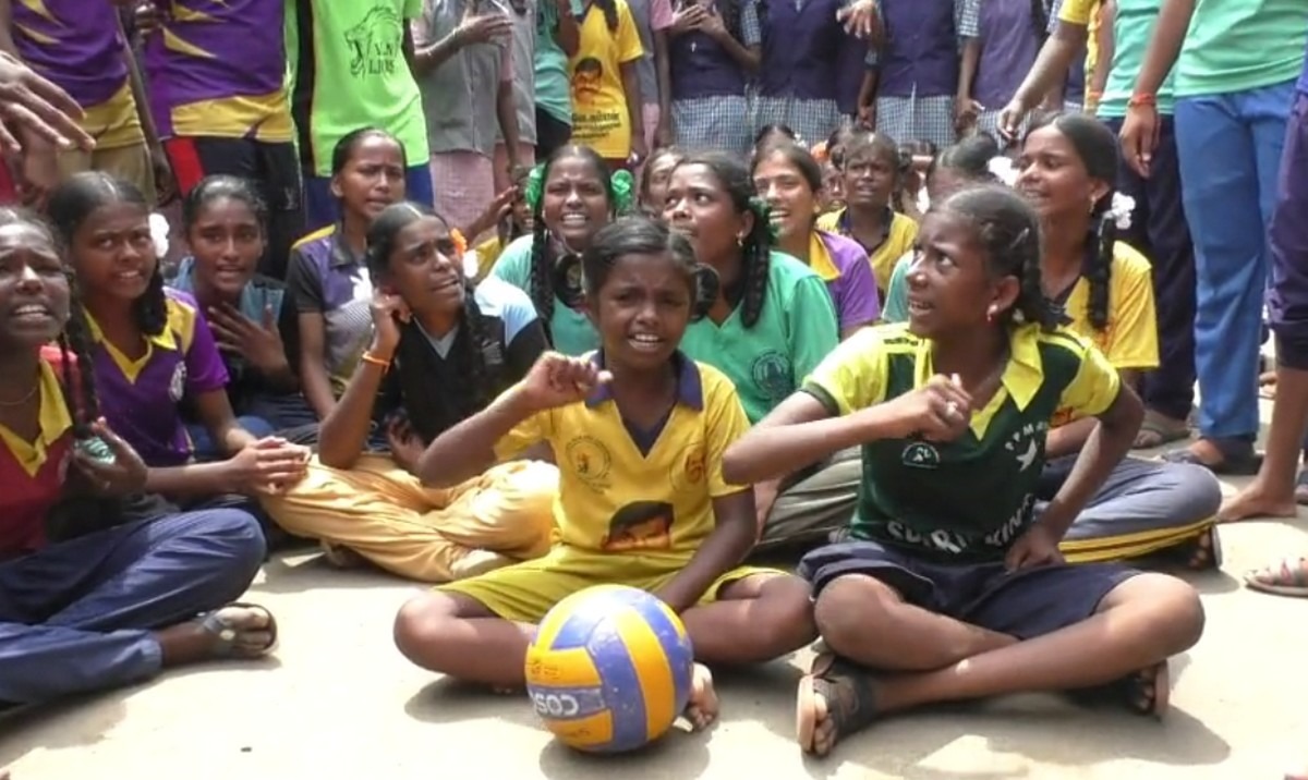  கணேஷ் பாபு, பள்ளியில் பயிலும் மாணவ மாணவிகளுக்கு விளையாட்டு சம்பந்தமான பயிற்சிகளை அன்பு கலந்த அக்கறையுடன் அளித்து, அவர்களை மாவட்ட அளவில், மாநில அளவில், தேசிய அளவில் நடைபெற்ற பல்வேறு போட்டிகளில் பங்கேற்க வைத்து பரிசு பெற செய்தார் என்றும், சொரக்குளத்தூர் என்ற கிராமமே விளையாட்டால் மேம்பட்டது என்றும் கிராமவாசிகளும் பள்ளி மாணவ மாணவிகளும் தெரிவித்தனர்.