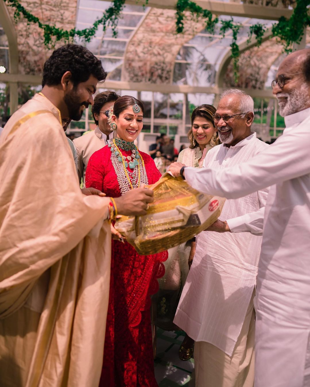  இந்த டாக்குமெண்ட்ரியை தயாரிப்பதில் இயக்குனர் விக்னேஷ் சிவன் தீவிரமாக ஈடுபட்டுள்ளதாகவும், அவர் இன்னும் இதனை படமாக்கி வருவதாகவும் வட்டாரங்கள் தெரிவித்தன. அவர் தனது கனெக்ட் படத்தின் வெளியீட்டில் பிஸியாக இருந்ததால், கடந்த ஜனவரி 23 ஆம் தேதி வரை நெட்ஃப்ளிக்ஸிற்கான தங்கள் திருமண டாக்குமெண்ட்ரி படப்பிடிப்பில் ஈடுபட்டிருந்ததாகவும் கூறப்படுகிறது.