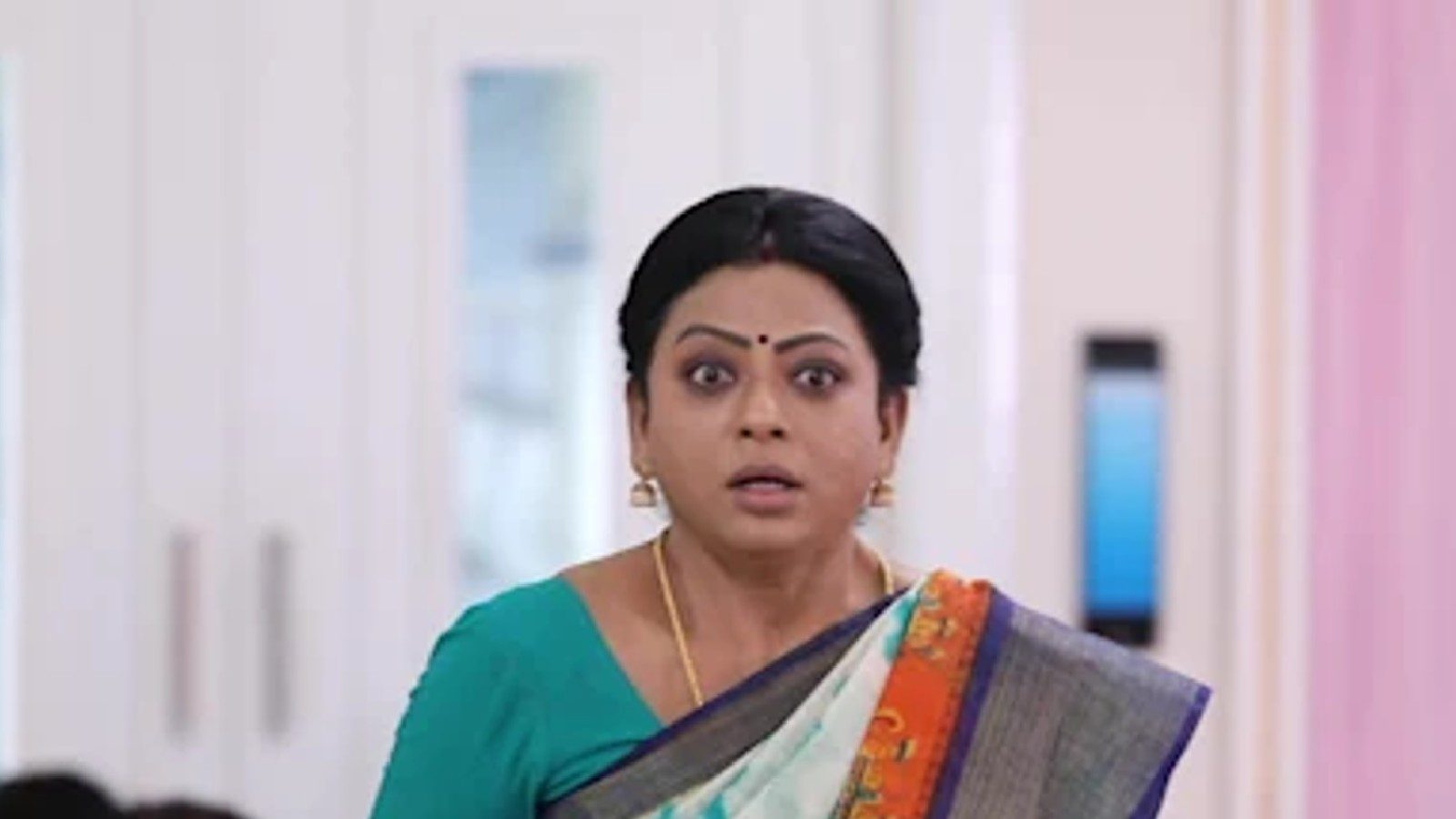 baakiyalakshmi today highlights baakiya meets radhika : எனக்கு ஏன் துரோகம் செஞ்சீங்க? ராதிகாவை திட்டி தீர்க்கும் பாக்கியா!