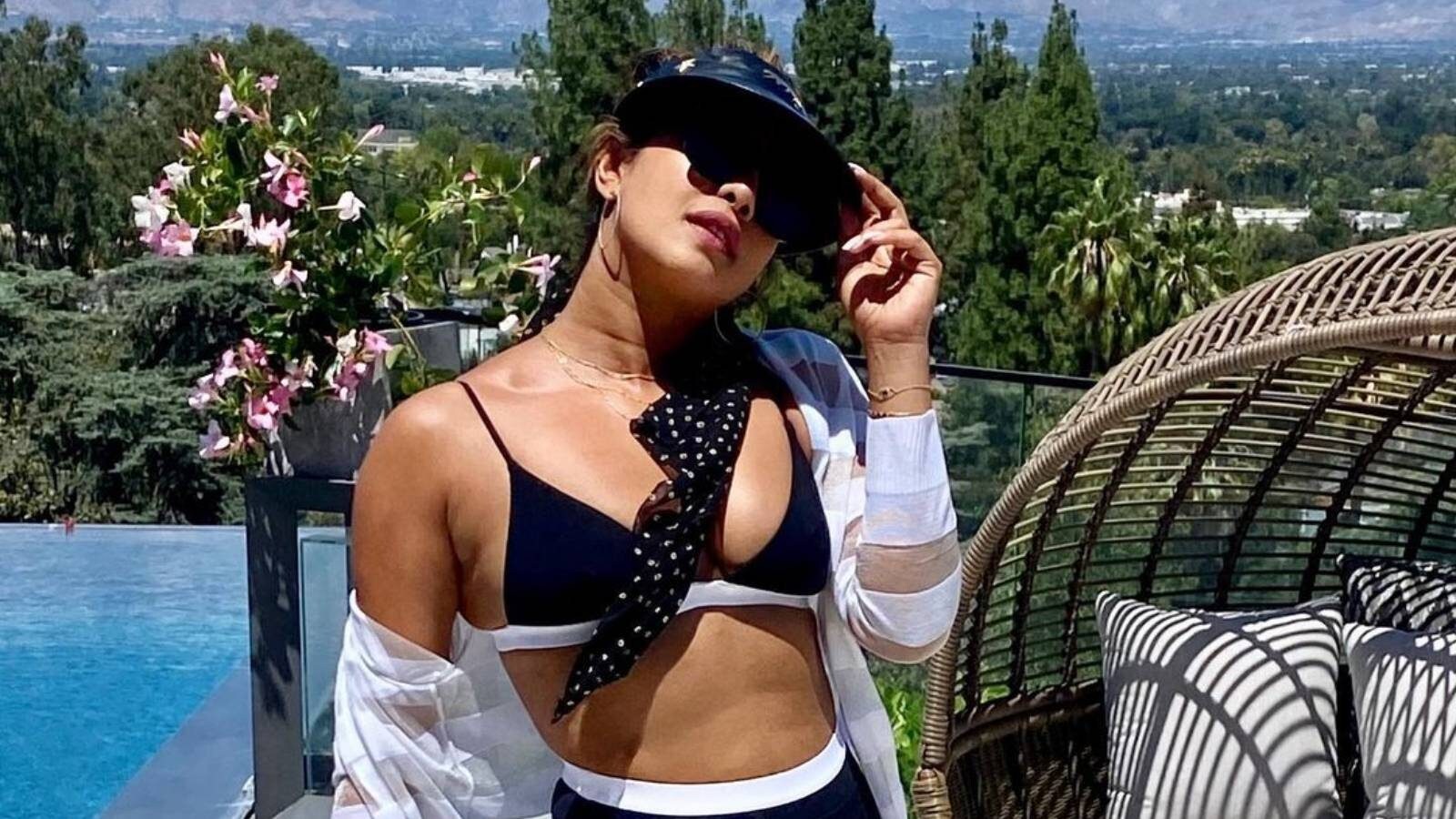 பிகினியில் நடிகை பிரியங்கா சோப்ரா - இணையத்தில் வைரலாகும் போட்டோஸ்