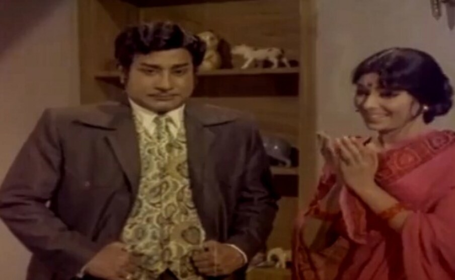  சாரதாவின் திருமண வாழ்க்கை வெற்றிகரமாக அமையவில்லை. 1972 இல் அவர் சலம் என்பவரை திருமணம் செய்து கொண்டார். கருத்து வேறுபாடுகளால் 1984 இல் இருவரும் விவாகரத்து பெற்றுக் கொண்டனர். சாரதாவுக்கு குழந்தைகள் இல்லை. ஆனால், அதை அவர் ஒரு குறையாக கருதியதில்லை. விவாகரத்துக்குப் பிறகு தெலுங்கிலும், மலையாளத்திலும் தொடர்ந்து நடித்தார். சந்திரபாபுவின் கட்சியில் இணைந்து எம்பியுமானார்.