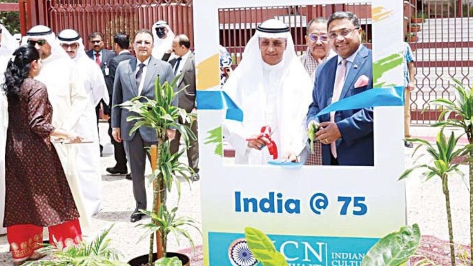 நட்புனா என்னனு தெரியுமா? இந்திய சுதந்திர தினத்தை கொண்டாடிய குவைத் -  என்ன செய்தது தெரியுமா?