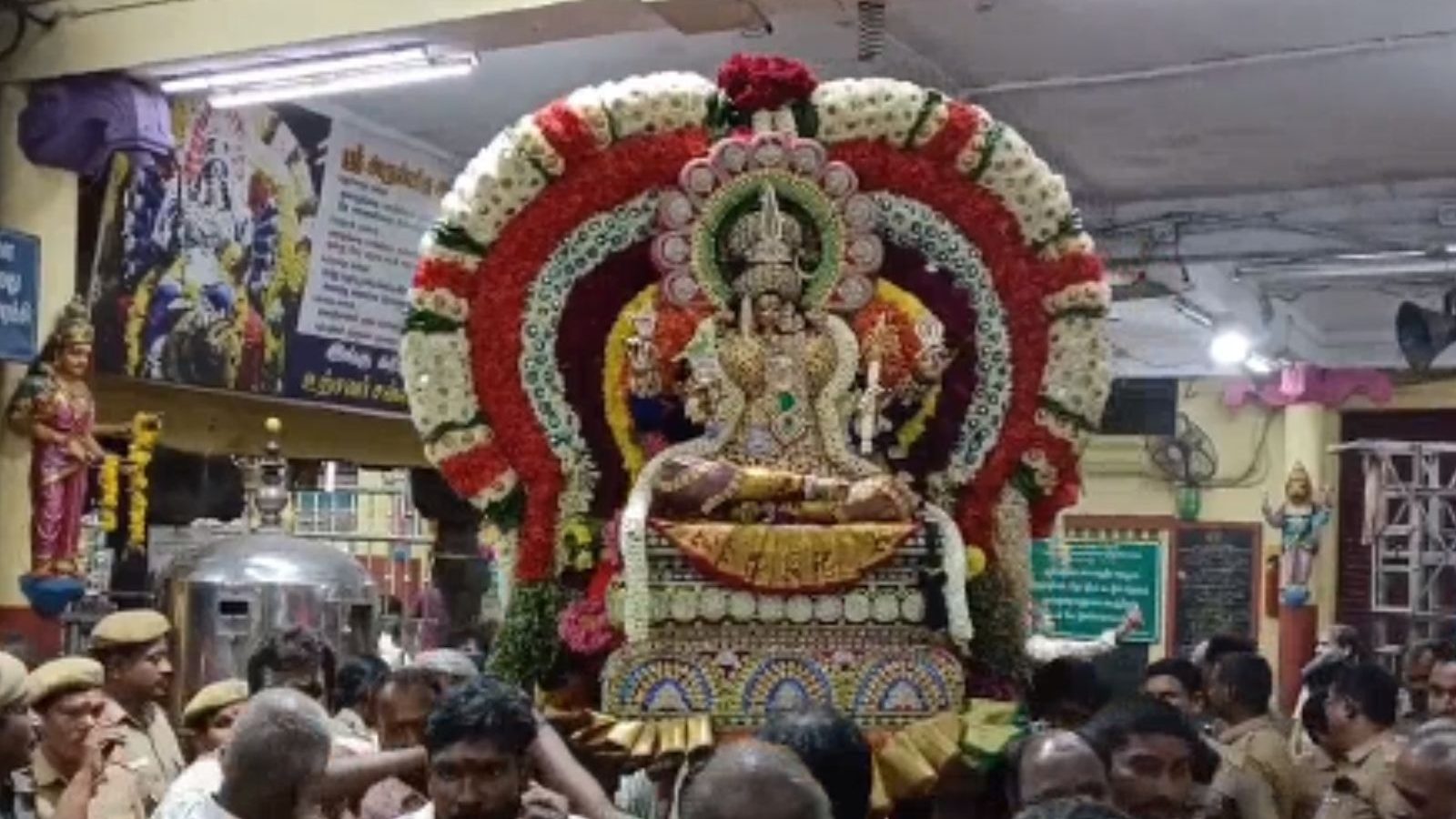 ஆவணி அமாவாசை.. மேல்மலையனூர் அங்காள பரமேஸ்வரி ஆலயத்தில் ஊஞ்சல் உற்சவம் - பல்லாயிரக்கணக்கான பக்தர்கள் தரிசனம்