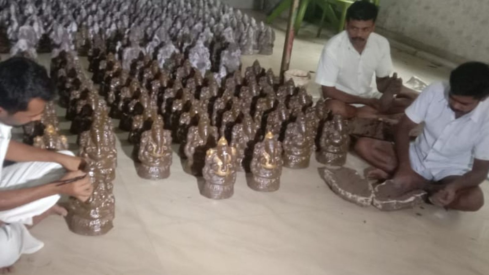 மதுரை மத்திய சிறை கைதிகள் தயாரித்த விநாயகர் சிலைகள்..