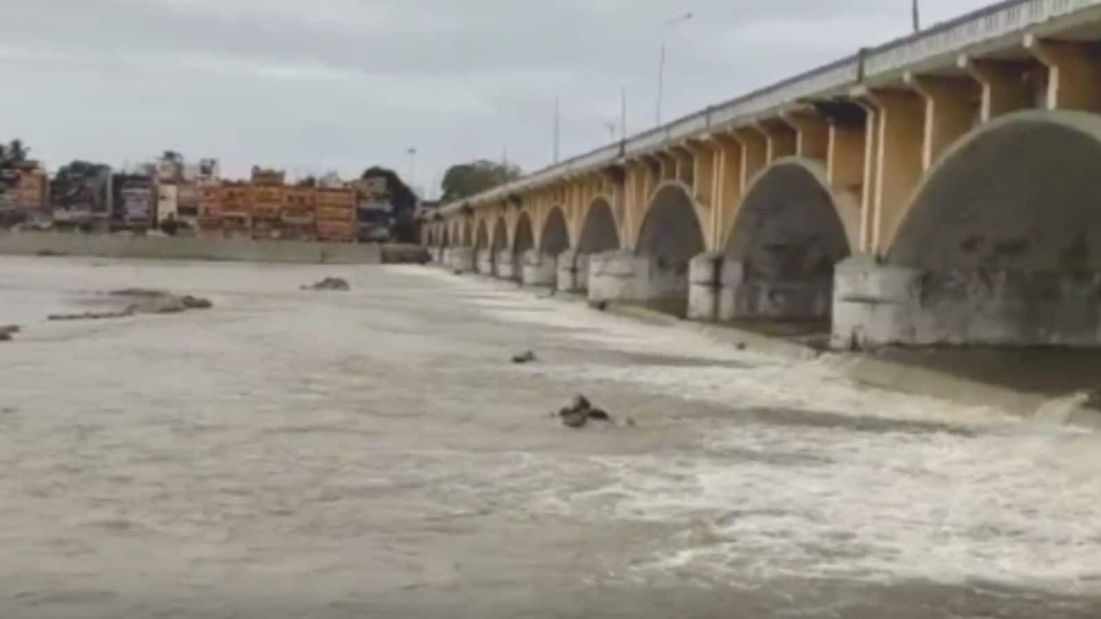 வைகை ஆற்றில் வெள்ளப்பெருக்கு.. 5 மாவட்ட கரையோர மக்களுக்கு எச்சரிக்கை