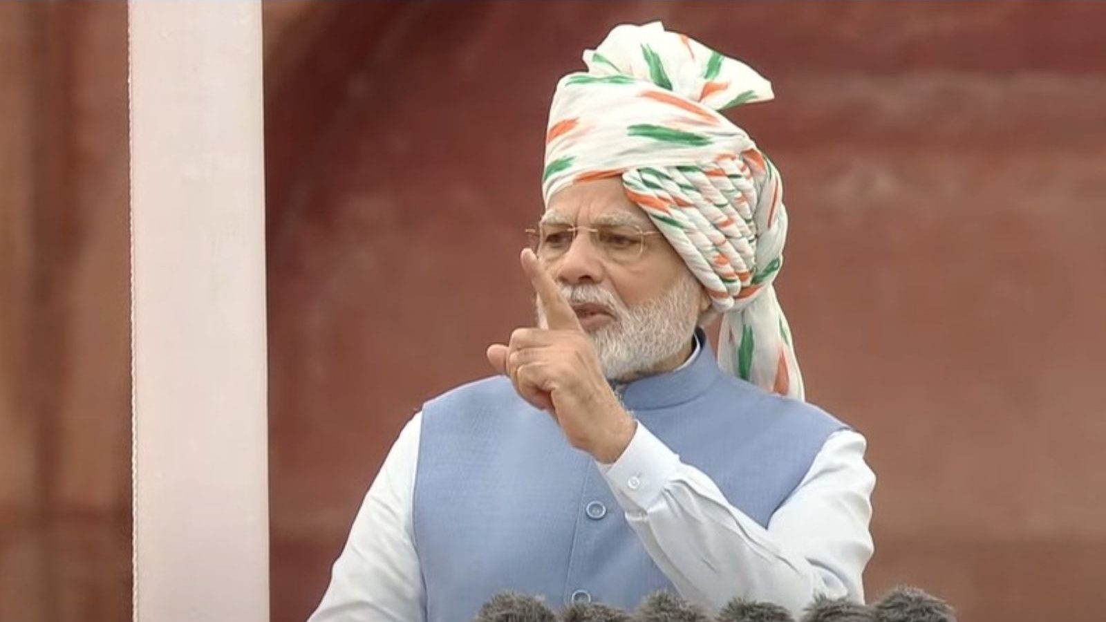 அடிமை மனோபாவத்திற்கு முடிவுரை எழுதி, நமது பெருமைகள் குறித்து கர்வம் கொள்ள வேண்டும் - பிரதமர் மோடி பேச்சு