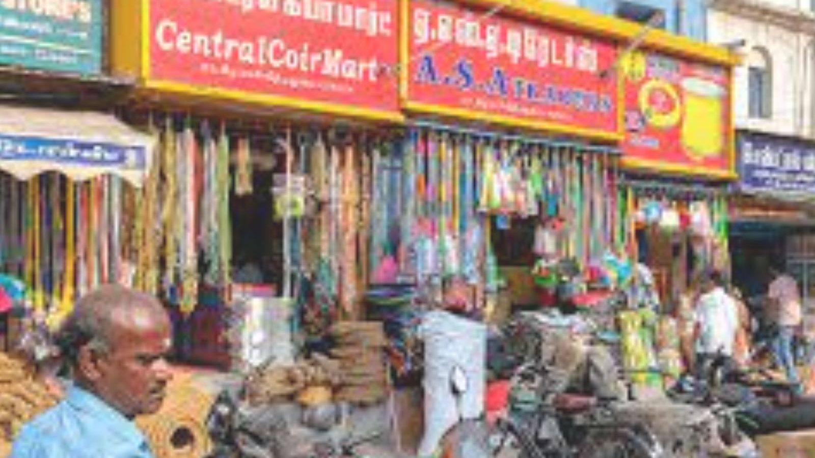 சுதந்திர தினத்தன்று விடுமுறை அளிக்காத 318 கடைகள், நிறுவனங்கள் மீது நடவடிக்கை