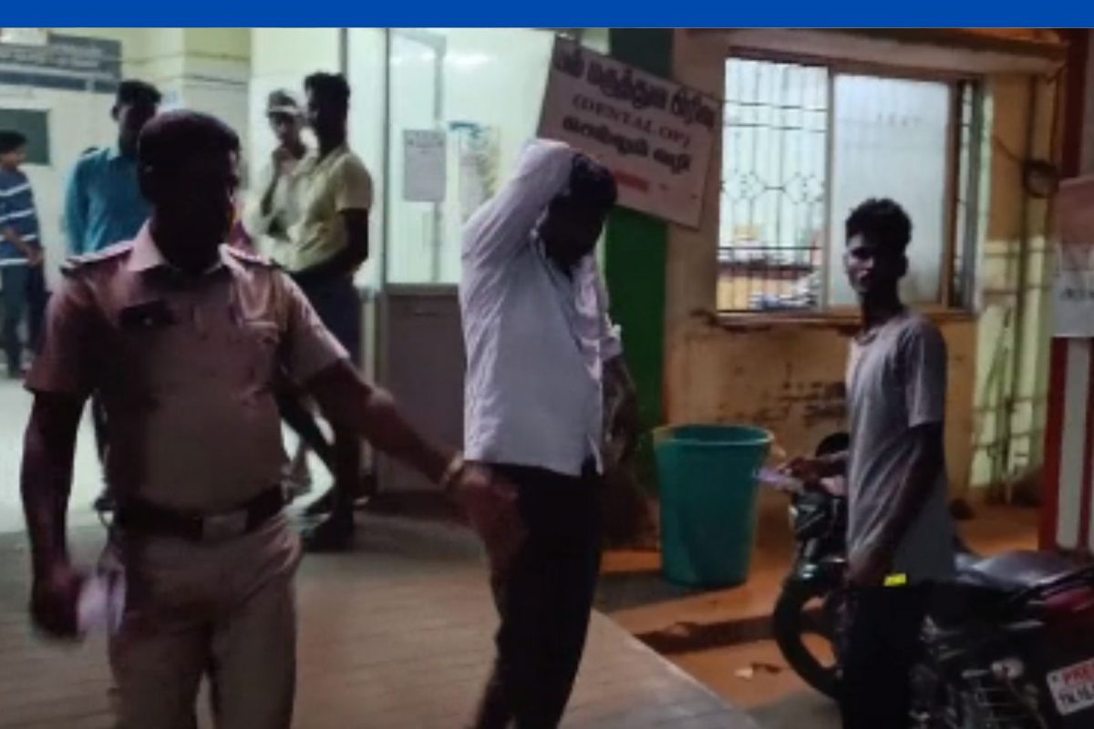 ராணுவ வீரரை கைது செய்து அழைத்து செல்லும் போலீசார்