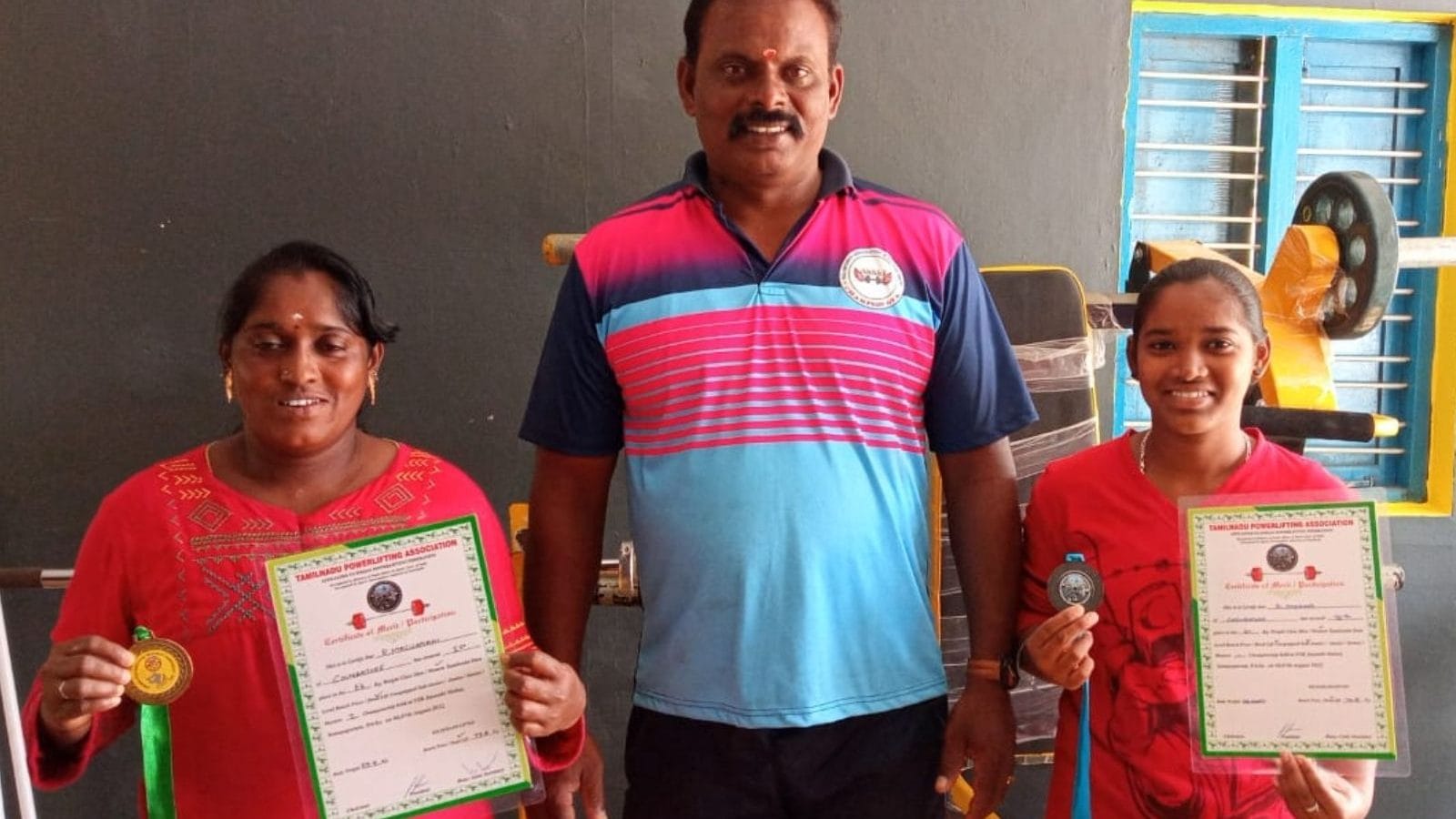 coimbatore-woman-a-daily-wage-worker-wins-gold-medal-in-weight-lifting