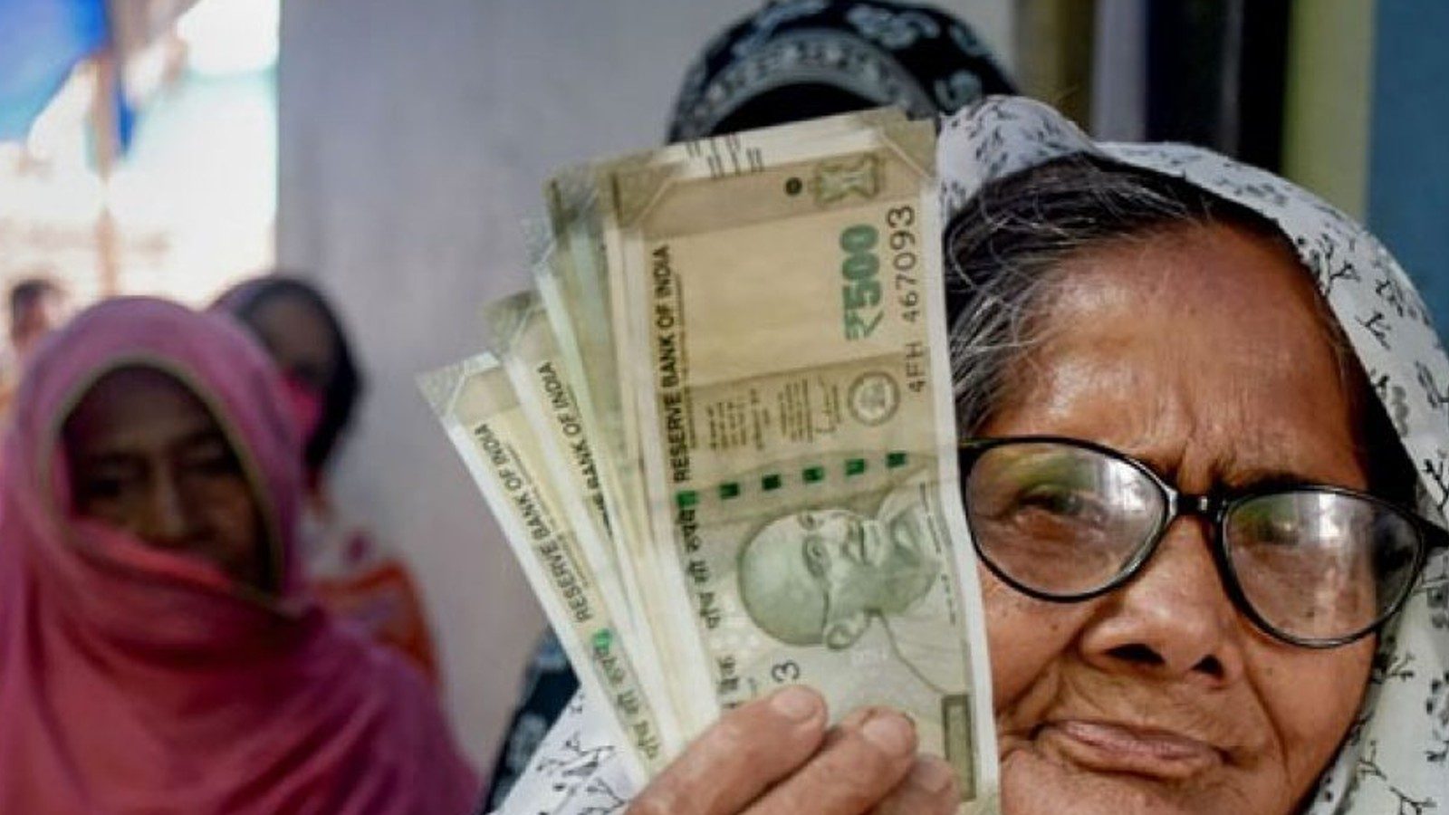 அரசு வேலை பார்த்த ஓய்வூதியதாரர்களுக்கு இந்த வயதில் மட்டும் கூடுதல் பென்ஷன்!