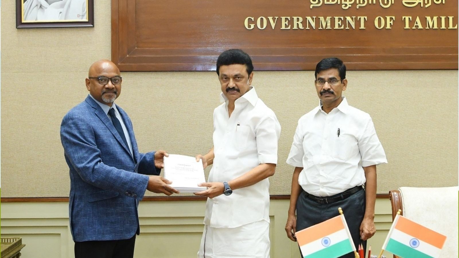 ஸ்மார்ட் சிட்டி முறைகேடுதொடர்பாக 200 பக்க அறிக்கை முதல்வர் ஸ்டாலினிடம் சமர்ப்பிப்பு