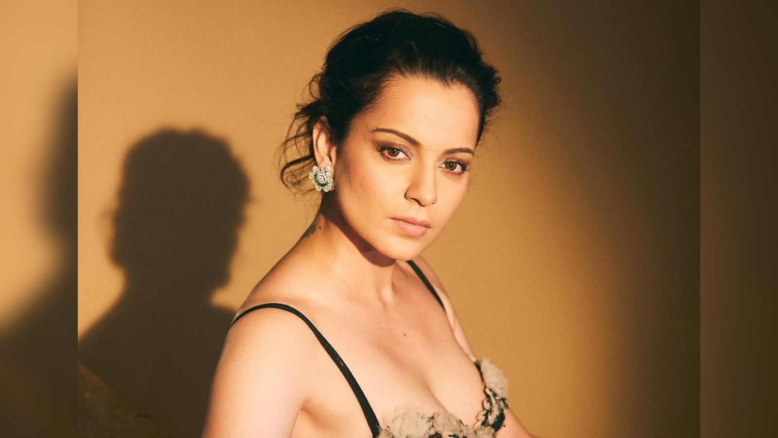 ''வீட்டு மாடியில் லென்ஸ்.. லீக்காகும் தரவுகள்'' - வேவு பார்ப்பதாக கங்கனா ரணாவத் பரபரப்பு குற்றச்சாட்டு!