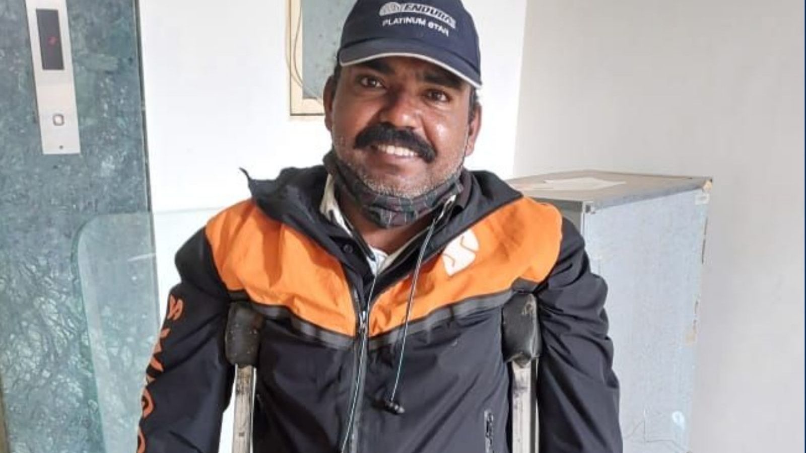 ஒரு கால் இல்லை.. ஊன்றுகாலோடு சொந்த காலில் உழைக்கும் நபர் - வைரலாகும் நெகிழ்ச்சி பதிவு.!