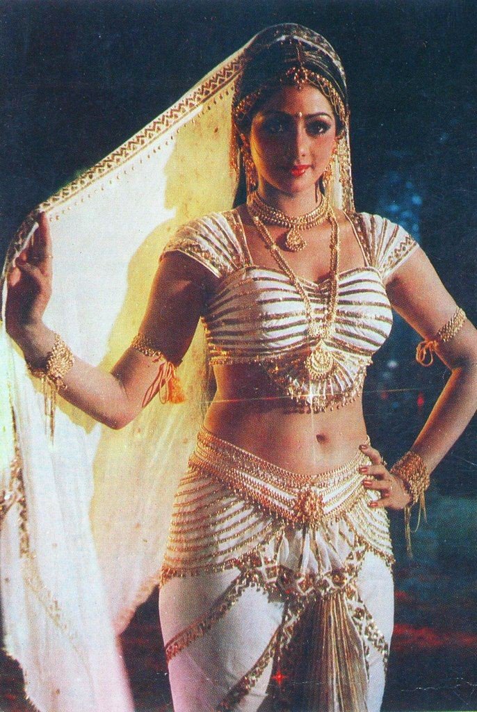 ரஜினியும் – ஸ்ரீதேவியும் இணைந்து 22 படங்களில் நடித்துள்ளனர்.