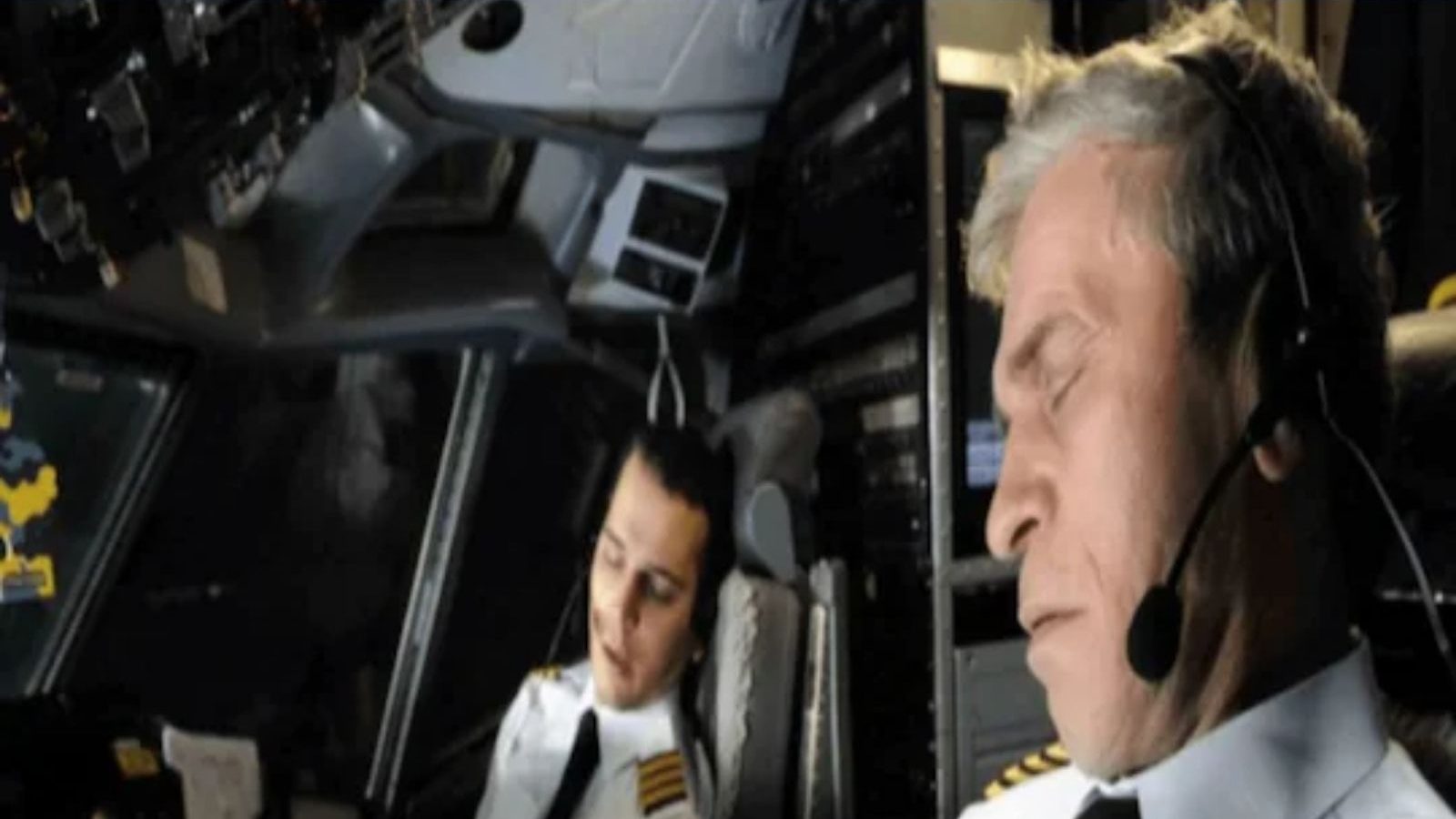 37,000 அடி உயரத்தில் பறந்த விமானத்தில் தூங்கிய விமானிகள்.. ரன்வே தாண்டி தரையிறங்கியதால் பரபரப்பு!