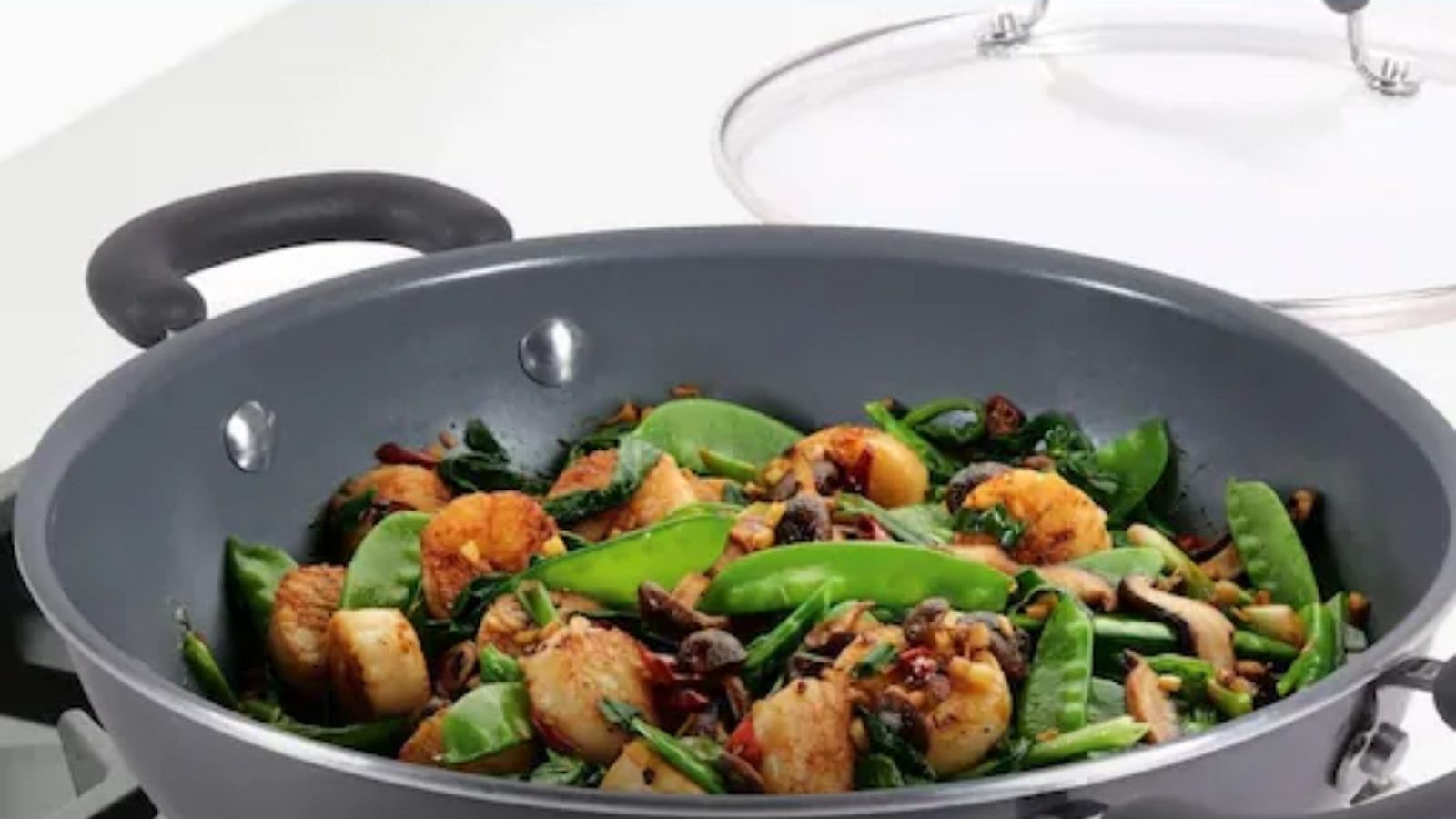 நல்லெண்ணெய்க்கு பதில் பூச்சி மருந்தை ஊற்றி சமையல்: மனைவி பலி, கணவருக்கு தீவிர சிகிச்சை