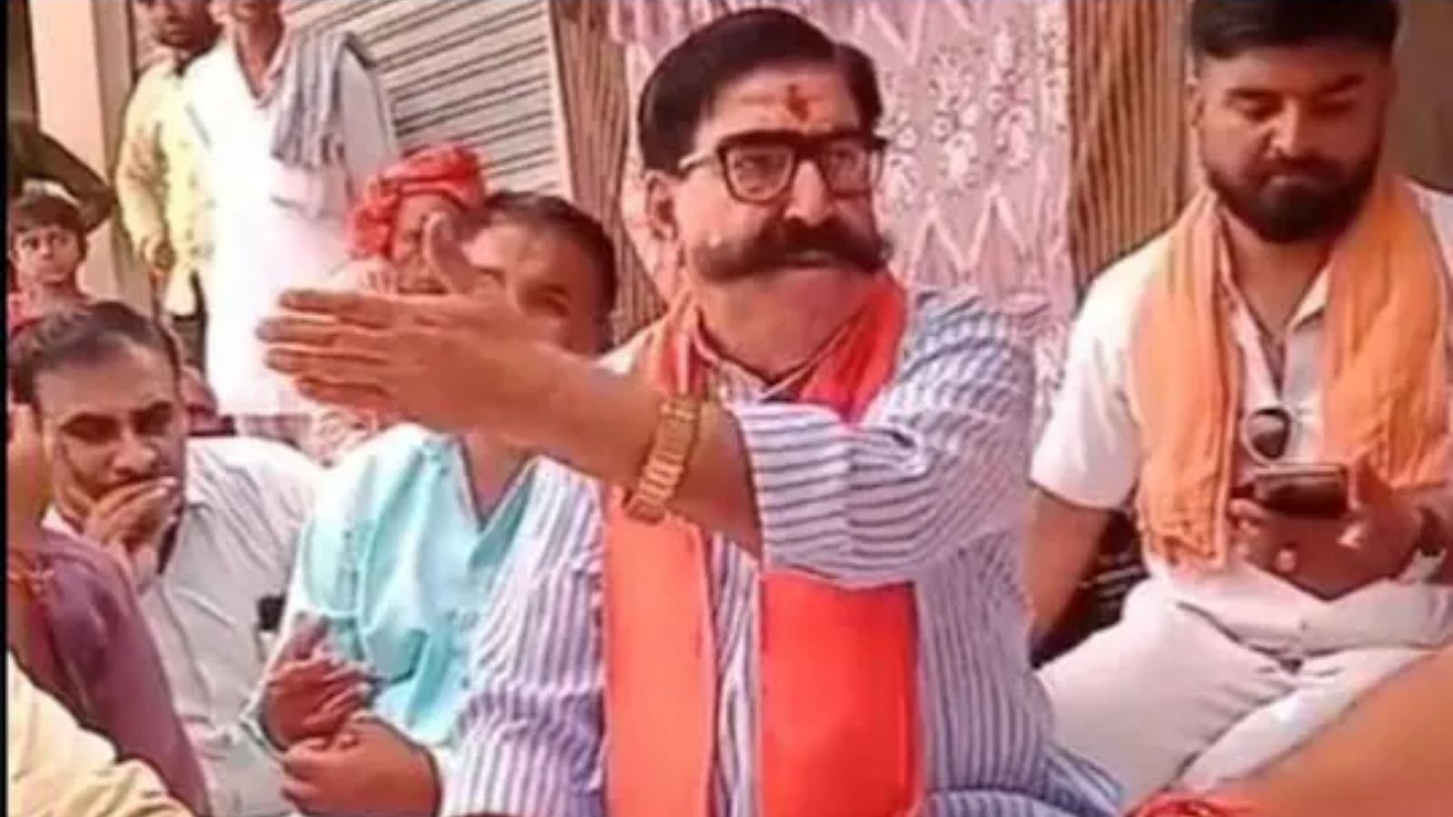 பசு மாட்டிற்காக 5 பேரை அடித்துக்கொன்றோம்..  பாஜக முன்னாள் எம்எல்ஏ பேச்சால் சர்ச்சை!