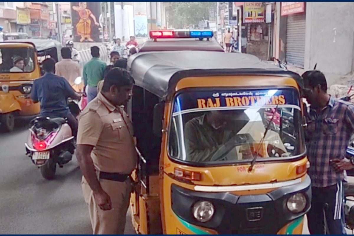 பள்ளி மாணவியை கடத்த முயன்றபோது... ஆட்டோவில் இருந்து குதித்து தப்பினார்