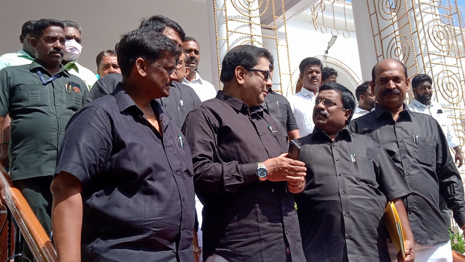 பட்ஜெட் என்னாச்சு.. மாநில அந்துஸ்து என்னாச்சு.. ஆளுநர் உரைக்கு எதிர்ப்பு - புதுச்சேரி சட்டமன்றத்தில் எதிர்க்கட்சிகள் கோஷம்