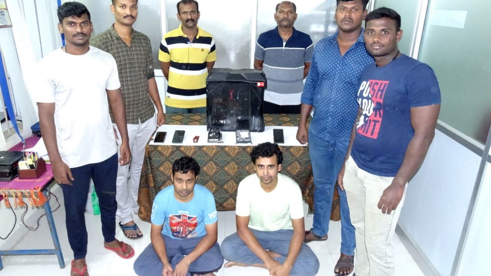 பாரத் பெட்ரோலியம் பெயரில் போலி இணையதளம் உருவாக்கி மோசடி: 2 பேர் கைது