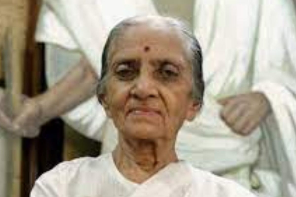 சிறு குழந்தையாக இருந்தபோது, ​​மதுக்கடைகள் முன் போராட்டம் நடத்தி, பல்வேறு பிரசுரங்களை ரகசியமாக விநியோகம் செய்தார், சிறையில் அடைக்கப்பட்டவர்களுக்கு தூதுபோனார். 