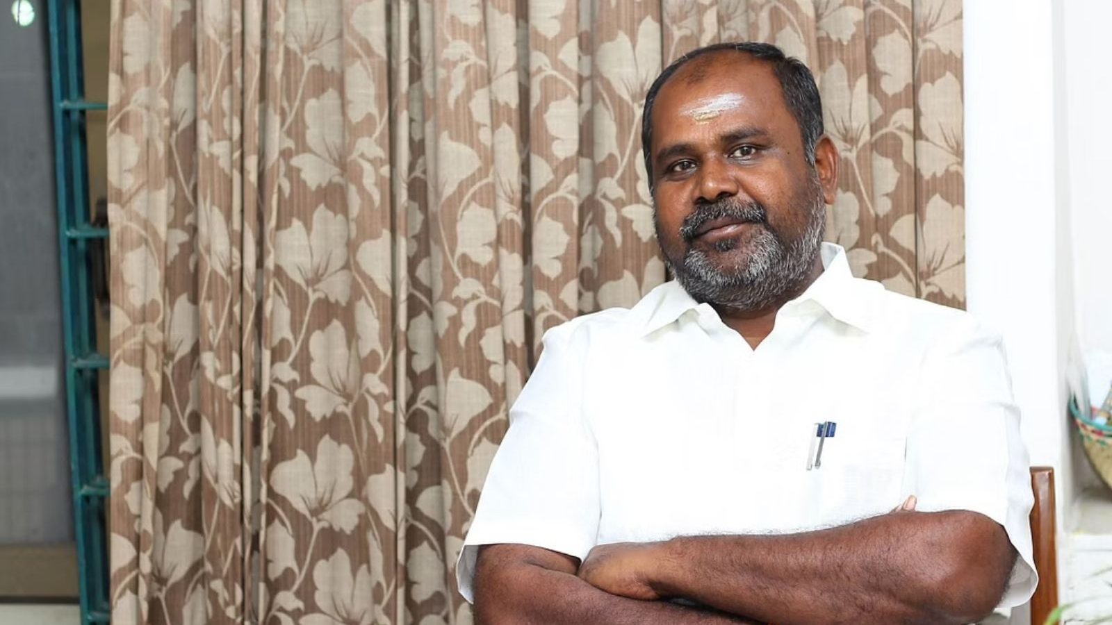 ஆர்.பி.உதயகுமாருக்கு போனில் மிரட்டல் விடுத்த ஓ.பி.எஸ் ஆதரவாளர் கைது