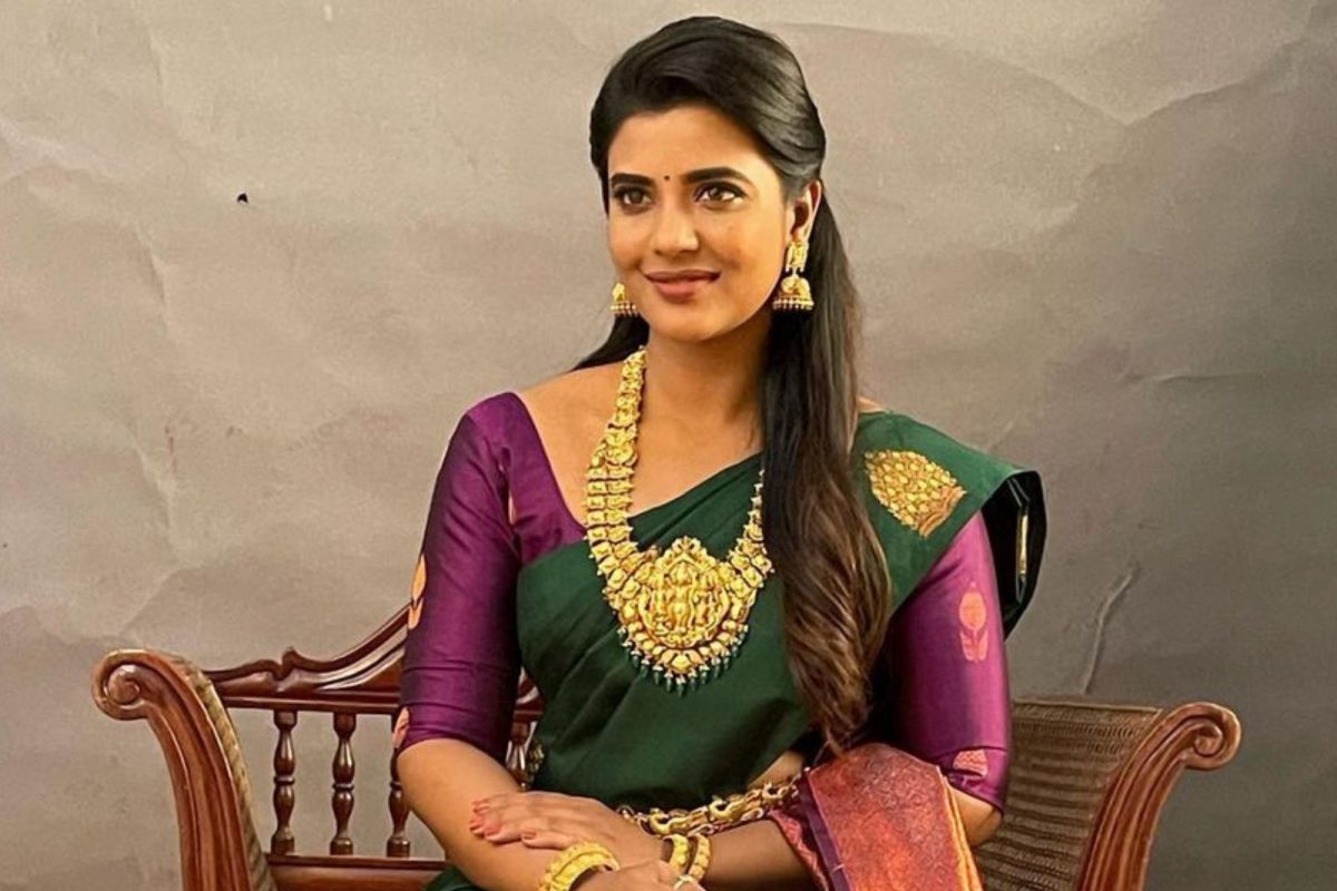 இந்த கலரில் புடவை கட்டுங்க! எல்லாரும் உங்கள் தான் பார்ப்பாங்க...