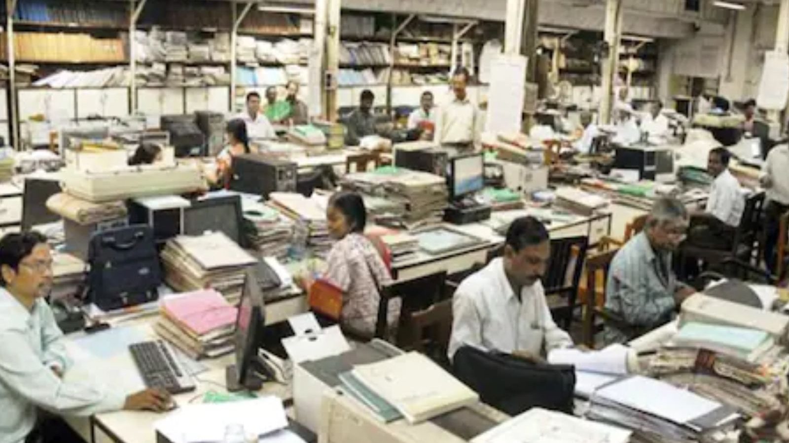 அரசு அலுவகங்களில் 'ஹலோ'க்கு  பதிலாக 'வந்தே மாதரம்' பயன்படுத்த வேண்டும்... மகாராஷ்டிரா அமைச்சர்