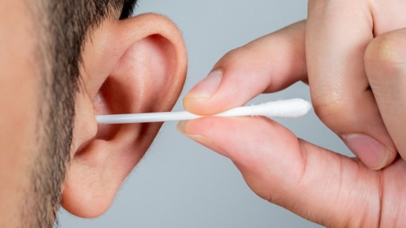 சிலருக்கு மட்டும் காதில் அதிக மெழுகு இருக்க காரணம் என்ன..? மீண்டும் வராமல் இருக்க செய்ய வேண்டியவை...