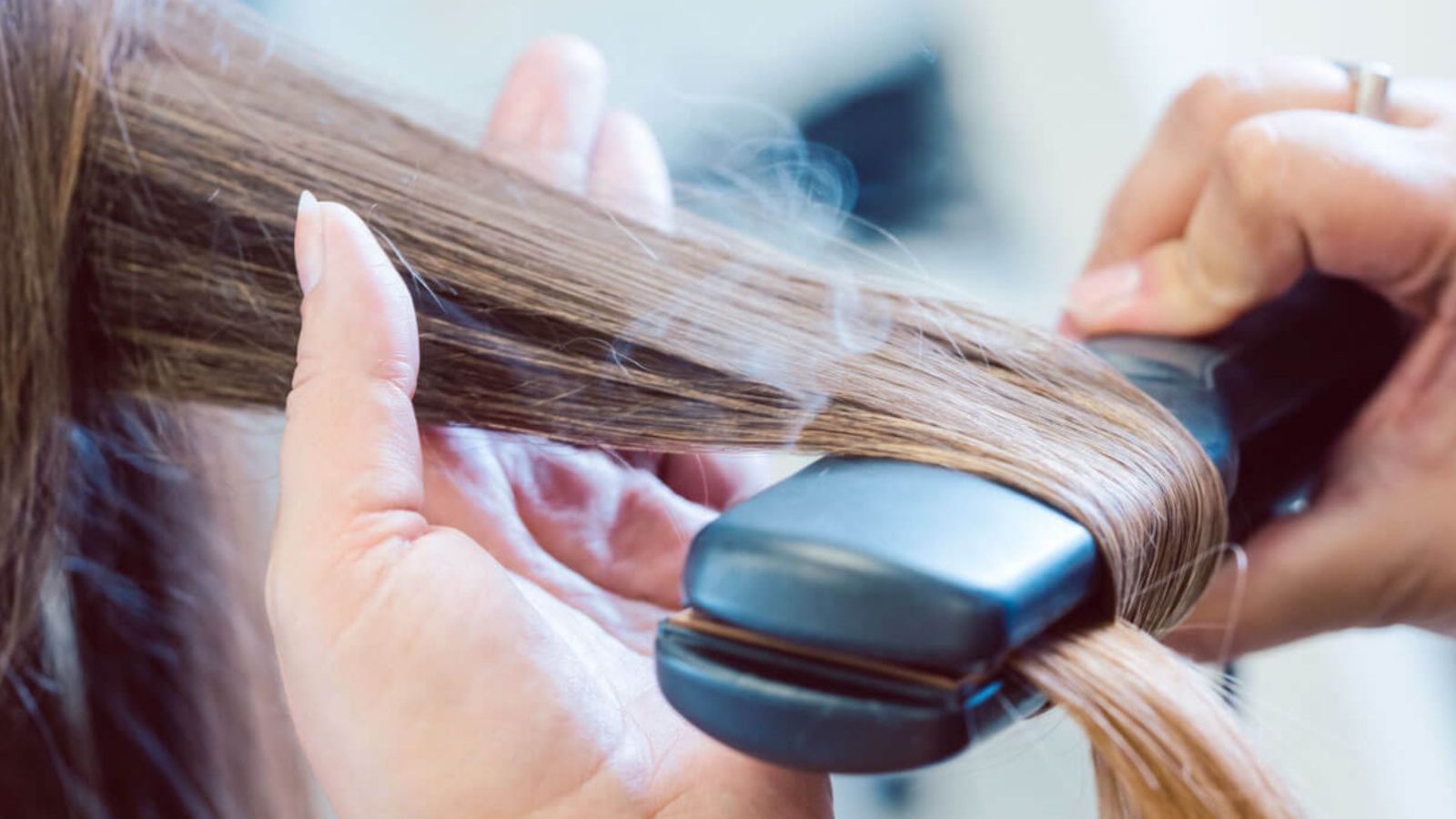 முடிக்கு ஹீட்டர் பயன்படுத்துறீங்களா..? இந்த விஷயங்களை தெரிஞ்சுக்காம யூஸ் பண்ணாதீங்க...