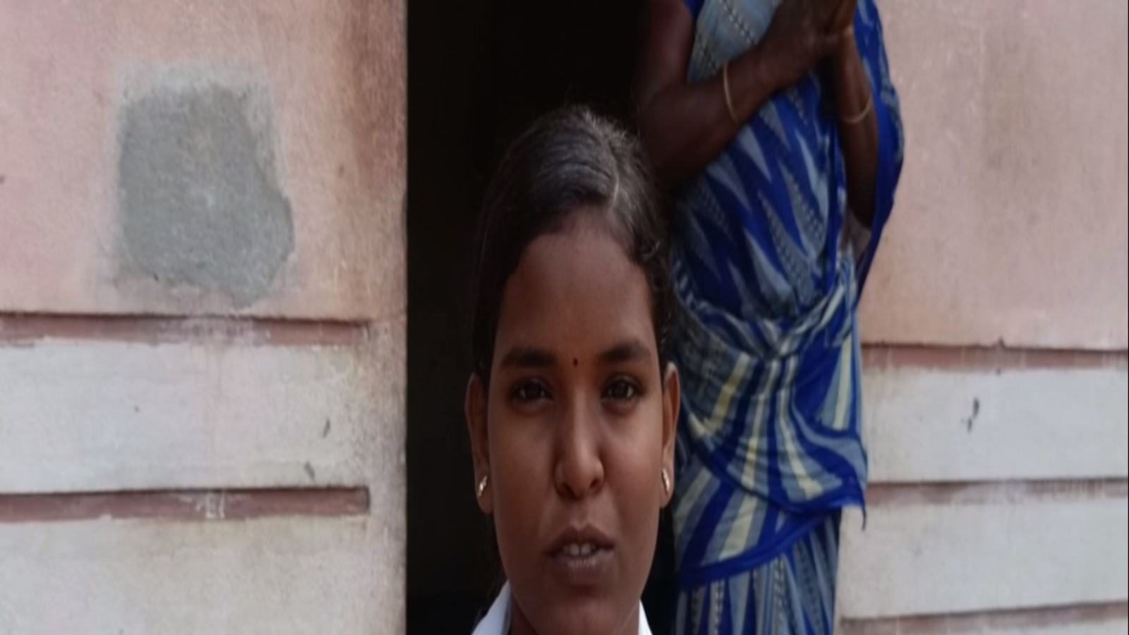 குரூப் 1 தேர்வில் முதல் முயற்சியிலே சாதனை படைத்த புதுக்கோட்டை மாணவி பவானியா – News18 Tamil