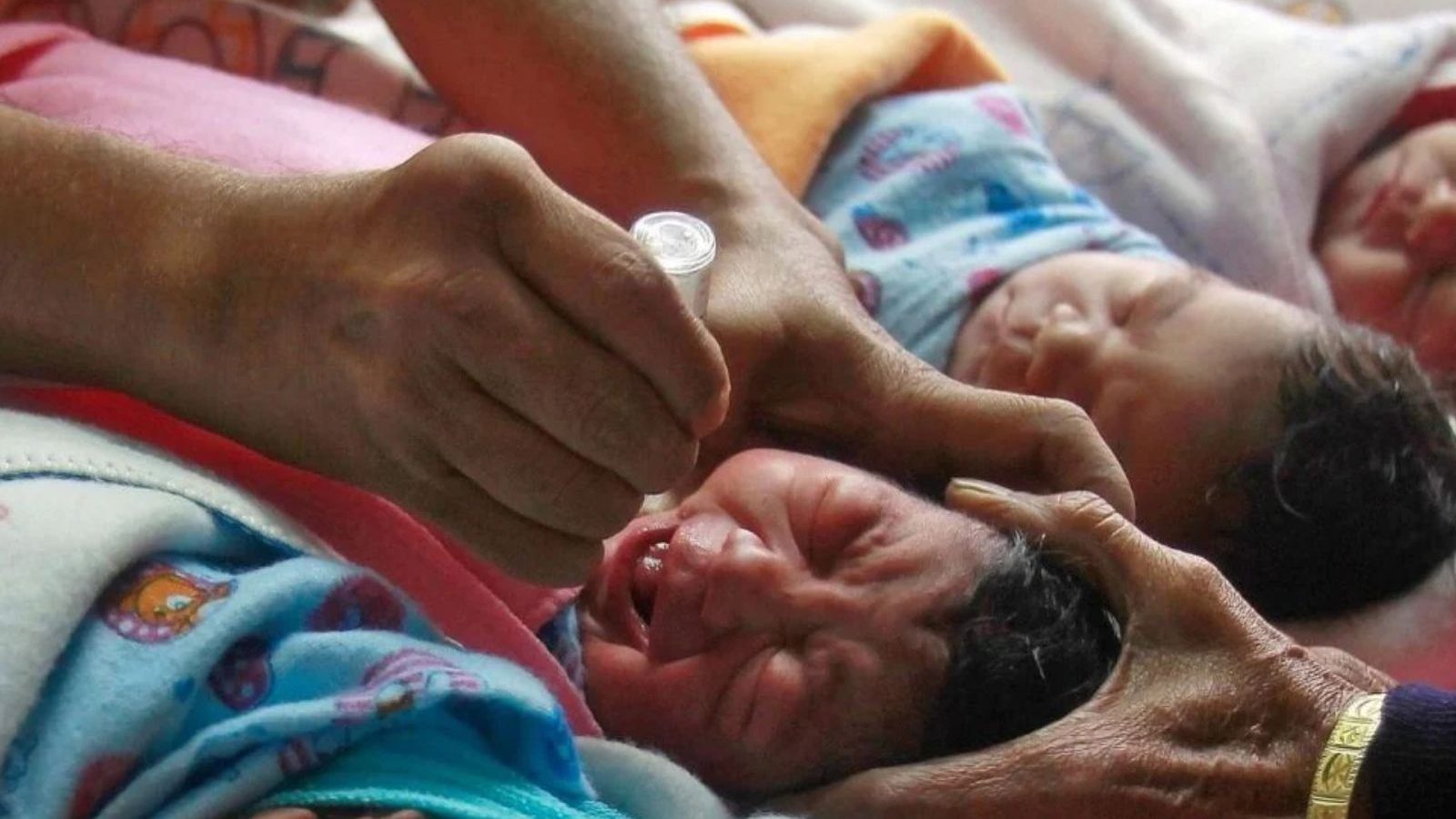 அடுத்தடுத்து இறந்த குழந்தை சிசுக்கள்..  விஷ ஊசி செலுத்தியதாக செவிலியர் கைது