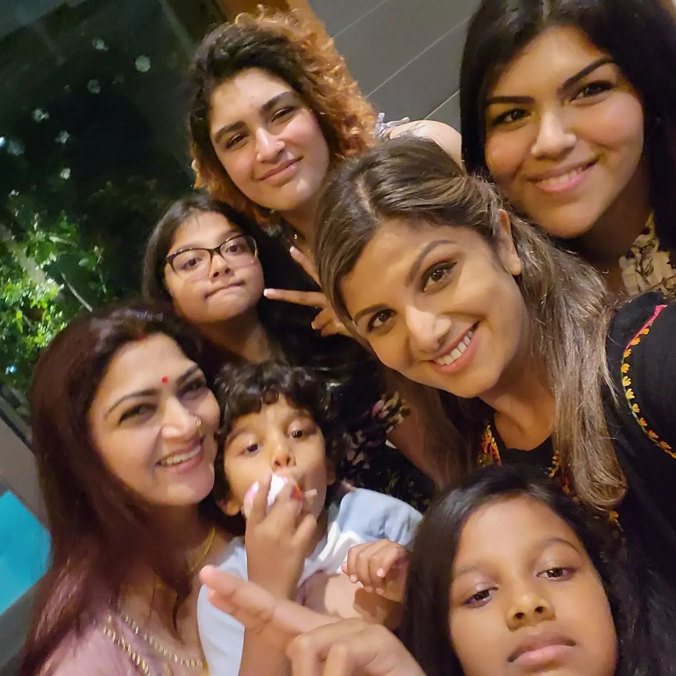  அதே படங்களை ரம்பாவும் தனது இன்ஸ்டகிராமில் பதிவிட்டு தனது மகிழ்ச்சியை வெளிப்படுத்தியிருக்கிறார்.