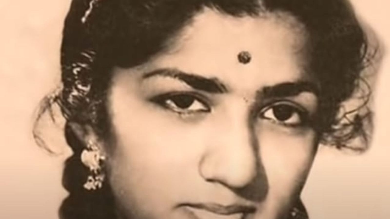 தனிமையில் முடிந்த லதா மங்கேஷ்கரின் காதல் கதை