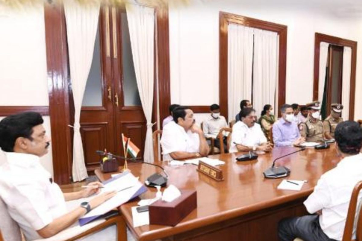 நீர்த் தேக்கங்களில் இருந்து அறிவிக்காமல் தண்ணீரை திறக்கக்கூடாது