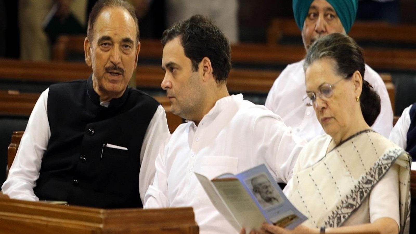 காங்கிரஸ் கட்சியில் இருந்து குலாம் நபி ஆசாத் ராஜினாமா.. தேசிய அரசியலில் பரபரப்பு