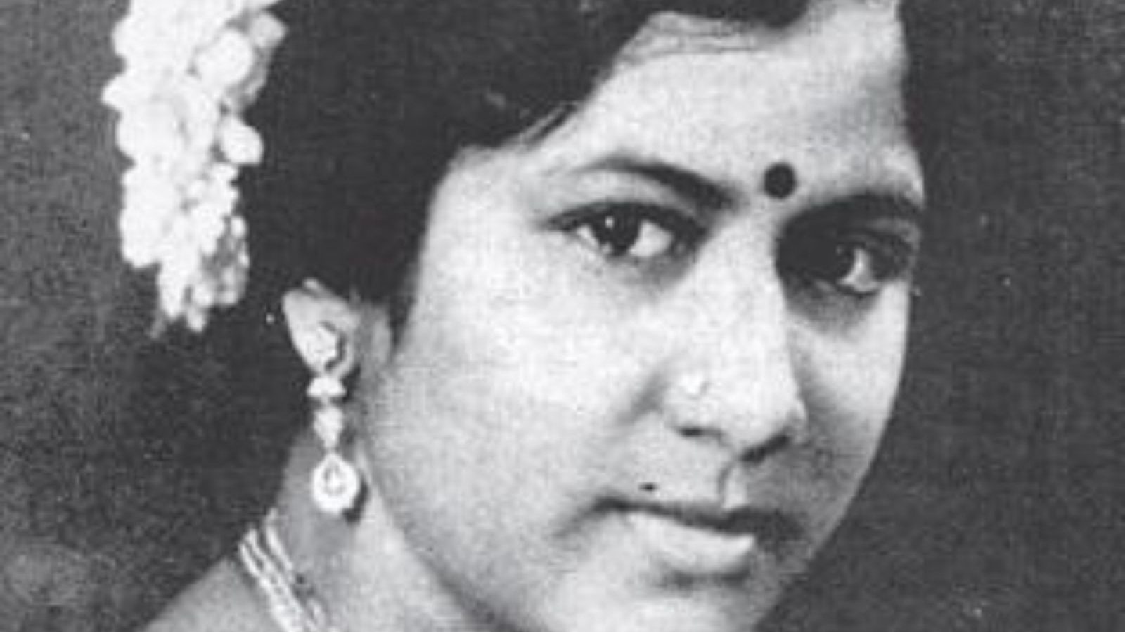 தமிழின் முதல் ஆக்ஷன் நாயகி 'பாரிஸ் பியூட்டி' கே.டி.ருக்மணி