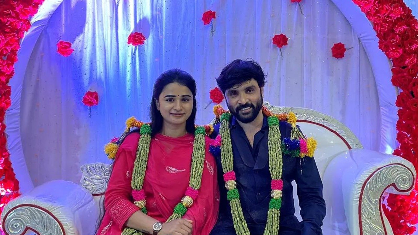 லவ்வோ லவ்வு.. சினேகன் - கன்னிகாவின் சிம்பிளான திருமண நாள் கொண்டாட்டம்!