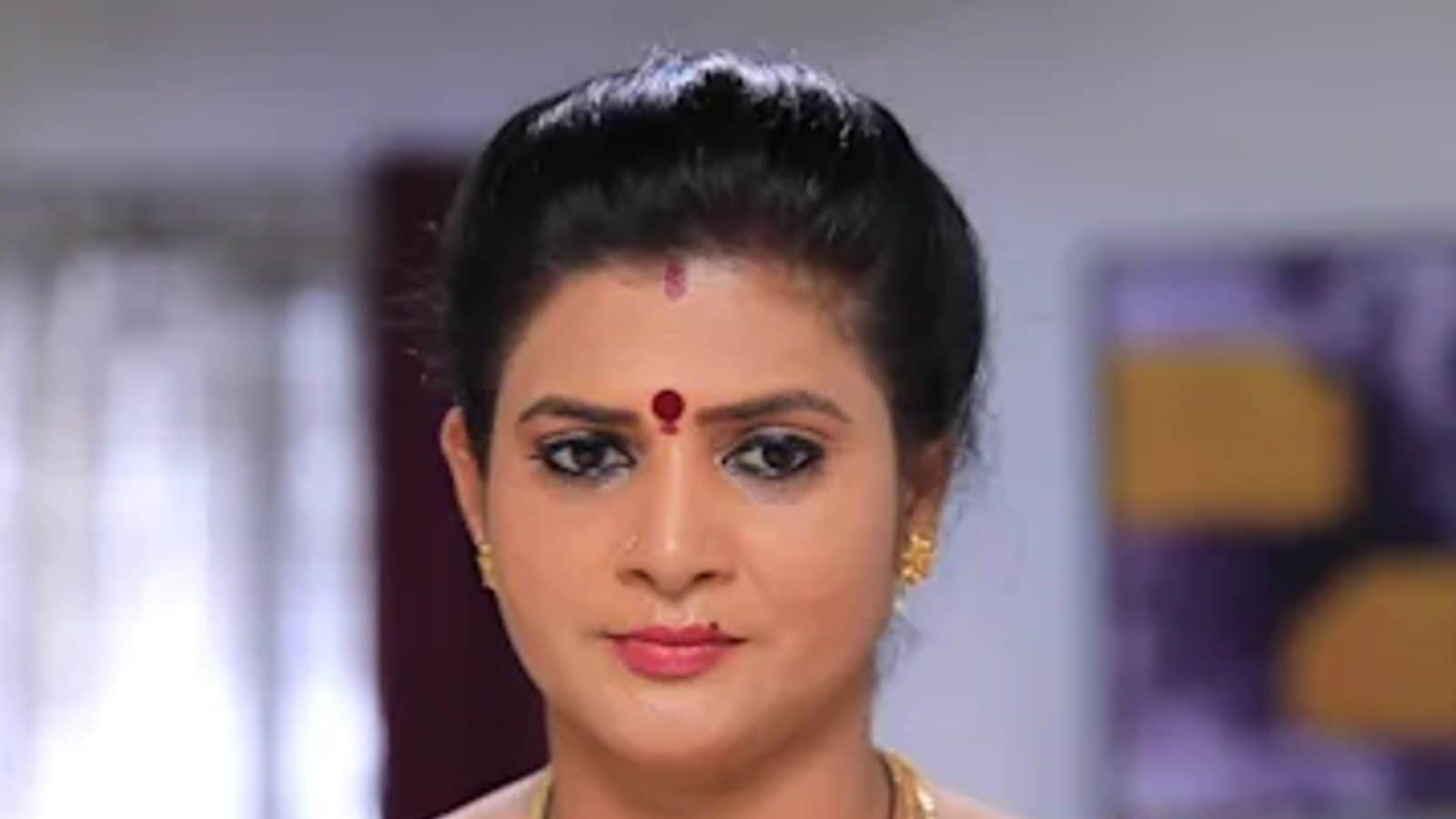 'ஈரமான ரோஜாவே' ஜீவா அம்மாவா இது? ரசிகர்களுக்கு பயங்கர ஷாக்!