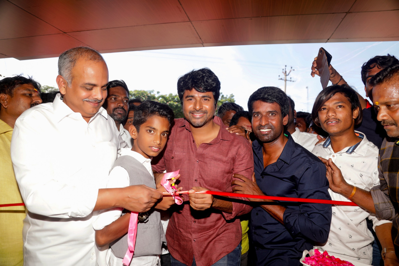  மதுரையில் காமராஜர் சாலை, அரசு மருத்துவமனை, ரிசர்வ் லைன், ஊமச்சிகுளம் உள்ளிட்ட பல இடங்களில் அம்மன் என்ற பெயரில் நடிகர் சூரிக்கு சொந்தமாக உணவகங்கள் செயல்பட்டு வருகின்றன.