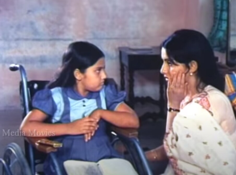  1982 தனது 6 வது வயதில் சிவாஜியின் நெஞ்சங்கள் படத்தில் மீனா குழந்தை நட்சத்திரமாக அறிமுகமானார். அன்றிலிருந்து அன்புள்ள ரஜினிகாந்த் உள்பட 40 க்கும் மேற்பட்ட படங்களில் குழந்தை நட்சத்திரமாக நடித்தார். இதில் இந்தி, தெலுங்கு, மலையாளப் படங்களும் அடக்கம்.