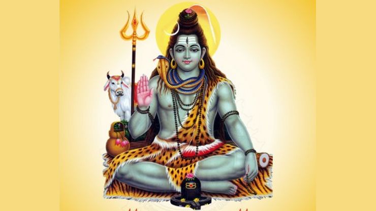  சிவலிங்கம்: சிவலிங்கத்தின் புராணக்கதை மகா சிவராத்திரியுடன் ஆழமாக தொடர்புடையது. மஹா சிவராத்திரி நாளில்தான் சிவன் முதலில் ஒரு லிங்க வடிவில் தன்னை வெளிப்படுத்தினான் என்று நம்பப்படுகிறது. அப்போதிருந்து, இந்த நாள் மிகவும் புனிதமானதாகக் கருதப்படுகிறது மற்றும் சிவனின் மகத்தான இரவு மகா சிவராத்திரி என்று கொண்டாடப்படுகிறது. இந்நாளை கொண்டாட, சிவபெருமானின் பக்தர்கள் பகலில் விரதம் இருந்து இரவு முழுவதும் இறைவனை வணங்குகிறார்கள்.