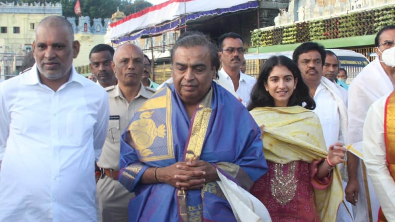 திருமலை திருப்பதி ஏழுமலையான் கோயிலில் முகேஷ் அம்பானி சுவாமி தரிசனம்