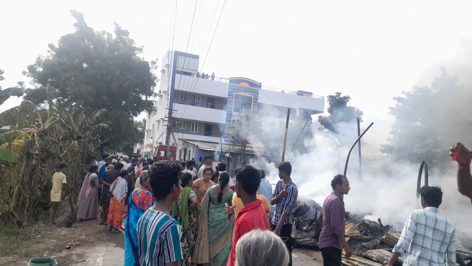 நாமக்கல் கச்சாலை குடோனில் பயங்கர தீ விபத்து - பொருட்கள் எரிந்து நாசம்