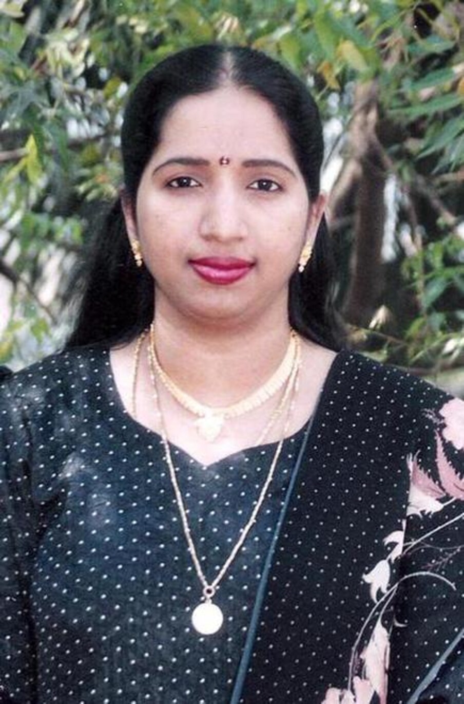  இந்தத் தகவலை எழுதிய சில தினங்களில் மீண்டும் நௌஸத் அலி குறித்து பேச வேண்டிய தேவை ஏற்பட்டிருக்கிறது. காரணம், பாடகி ஸ்வர்ணலதா. நமது குரலரசி ஸ்வர்ணலதா மறைந்து இன்று 12 வருடங்கள் ஆகிறது. 2010 செப்டம்பர் 12 ஆம் தேதி இதே தினத்தில் அவர் மறைந்தார்.