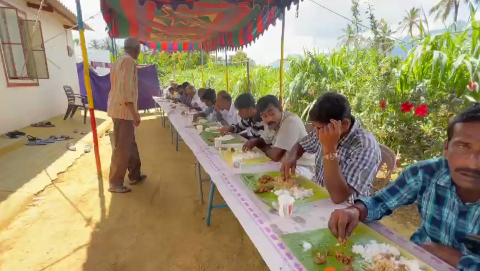  இந்த பிறந்தநாளை அவரது குடும்பத்தார், பேரன் ,பேத்திகள் இணைந்து விமர்சையாக கிடா வெட்டி அப்பகுதி மக்களுக்கு விருந்தளித்து கொண்டாடினர்.