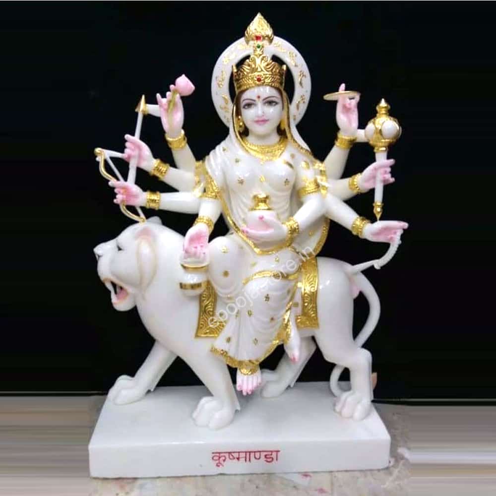 நாள் 4: குஷ்மாண்டா,[object Object],நவராத்திரியின் நான்காவது நாளில், மா கூஷ்மாண்டா வழிபாடு செய்யப்படுகிறது. மஹாசக்தி வடிவமான அவளுக்கு எட்டு கைகள் உள்ளன, அவற்றில் ஆறில் வட்டு, சூலாயம், தாமரை, வில் மற்றும் அம்பு, வாள் மற்றும் ஜெபமாலை ஆகியவை இருக்கும். மற்ற இரண்டு கைகள் தேன் மற்றும் நீர்பானையை ஏந்தியிருக்கும்அவள் ஒரு சிங்கத்தின் முதுகில் அமர்ந்திருப்பாள்.