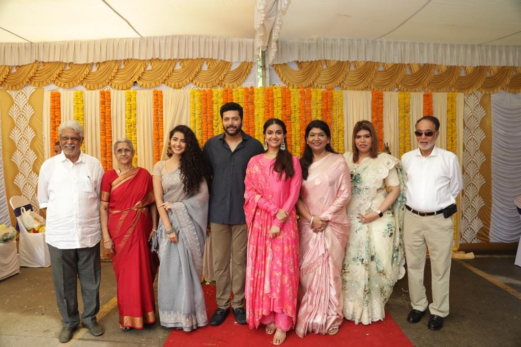  மேலும், நடிகை கீர்த்தி சுரேஷ் முதல் முறையாக நடிகர் ஜெயம் ரவியுடன் இப்படத்தில் ஜோடி சேர்கிறார். முக்கிய கதாபாத்திரத்தில் நடிகை அனுபமா பரமேஷ்வரன் நடிக்கிறார். இவர்களுடன் நடிகர் சமுத்திரகனி மற்றும் யோகி பாபு உள்ளிட்டேர் நடிக்கின்றனர். திரைப்படத்திற்கு ஜி.வி.பிரகாஷ் குமார் இசையமைக்கிறார்.