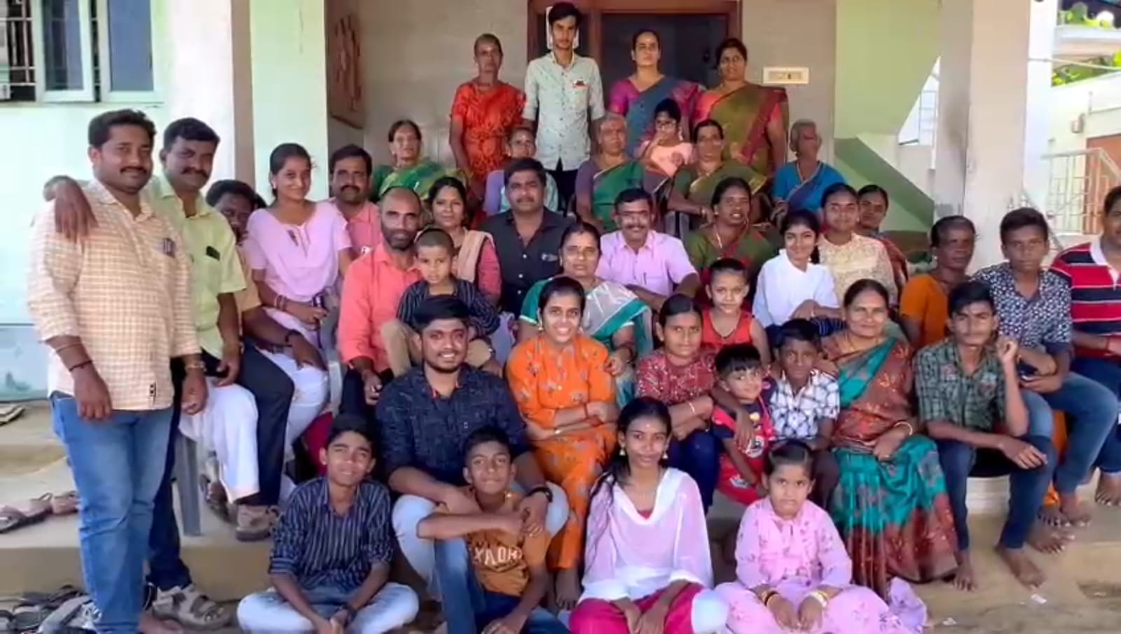  சொந்த பெற்றோரையே உதறிவிடும் காலத்தில் தங்களது 106 வயது பாட்டிக்கு பிறந்தநாள் கொண்டாடிய நிகழ்வு காண்போரை நெகழ்ச்சியில் ஆழ்த்தி உள்ளது.